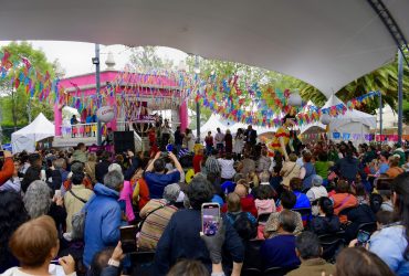 Vaya que la alcaldesa de Azcapotzalco Nancy Núñez infló, le ‘cuchareó’ con ganas al número de supuestos asistentes a la Guelaguetza 2025 en esa demarcación, como si estuviera hablando de los acarreados y participantes a sus mítines políticos. FOTO: Especial