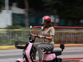 Con el objetivo de acercar a la población a nuevas alternativas de movilidad y fomentar la conciencia ambiental desde lo local, el Gobierno de Cuauhtémoc, que encabeza Alessandra Rojo de la Vega llevó a cabo la jornada Ecomobility MX: Conduce Verde en la Cuauhtémoc, una experiencia ciudadana orientada a promover una conducción más segura, incluyente y sustentable.
