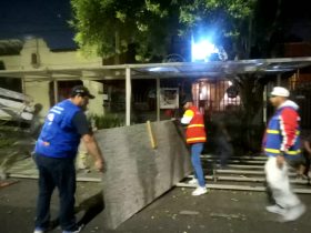 Al no contar con las autorizaciones ni cumplir con la normatividad especificada en la Gaceta Oficial de la Ciudad de México, fueron retiradas estructuras de cafeterías y restaurantes que obstruían la vía pública en diversos puntos de la demarcación a fin de recuperar el espacio público y permitir el libre tránsito.