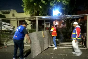 Al no contar con las autorizaciones ni cumplir con la normatividad especificada en la Gaceta Oficial de la Ciudad de México, fueron retiradas estructuras de cafeterías y restaurantes que obstruían la vía pública en diversos puntos de la demarcación a fin de recuperar el espacio público y permitir el libre tránsito.