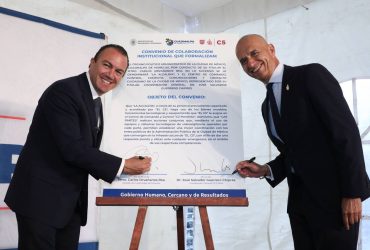 Con el objeto de fortalecer la seguridad en Cuajimalpa y la capacidad de respuesta ante emergencias, el Alcalde Carlos Orvañanos Rea y Salvador Guerrero Chiprés, Coordinador General del Centro de Comando, Control, Cómputo, Comunicaciones y Contacto Ciudadano de la Ciudad de México (C5) firmaron un convenio de colaboración. FOTOS: Especial