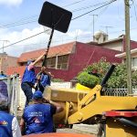 Una de las tareas permanentes que tiene la alcaldía es la recuperación del espacio público, por ello, el retiro de objetos que obstruyen la calle es un trabajo recurrente, así como el de informar a la ciudadanía que las banquetas y el arroyo vehicular deben estar libres para el tránsito vehicular o peatonal, pues el frente de las viviendas no es propiedad privada.