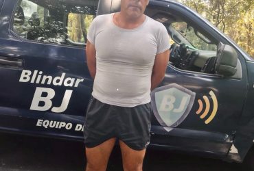 La Dirección de Seguridad Ciudadana y Prevención del Delito de la Alcaldía Benito Juárez, elementos de BlindarBJ 360• en coordinación con la Secretaría de Seguridad Ciudadana de la CDMX, vecinos y usuarias del Parque Arboledas, logró la detención de un individuo señalado por hostigar sexualmente y amenazar a mujeres y usuarios de la zona. FOTO: Alcaldía BJ