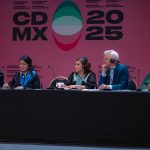 Desde el Teatro de la Ciudad de México “Esperanza Iris”, la mandataria capitalina, expresó que las acciones y proyectos deben de salir del conversatorio existente del Congreso, pues solo así se construirá una red de unidad entre naciones. FOTO: Especial
