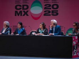 Desde el Teatro de la Ciudad de México “Esperanza Iris”, la mandataria capitalina, expresó que las acciones y proyectos deben de salir del conversatorio existente del Congreso, pues solo así se construirá una red de unidad entre naciones. FOTO: Especial