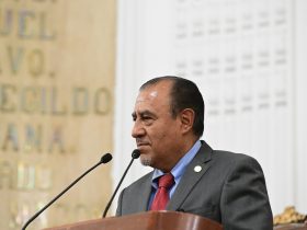 El legislador Pablo Trejo Pérez (PRD) advirtió el crecimiento exponencial del parque vehicular en la metrópoli, que actualmente supera los 6.4 millones de unidades, particularmente automóviles y motocicletas, lo que genera desafíos para la seguridad vial y la movilidad urbana. FOTO: Especial