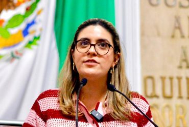 La diputada Cecilia Vadillo, de Morena, o no sabe contar, o ya imitó las malas prácticas políticas de su aliado político, el Diputado 777, Víctor Romo, con quien se sale a patrullar las calles de la Miguel Hidalgo. FOTO: Especial
