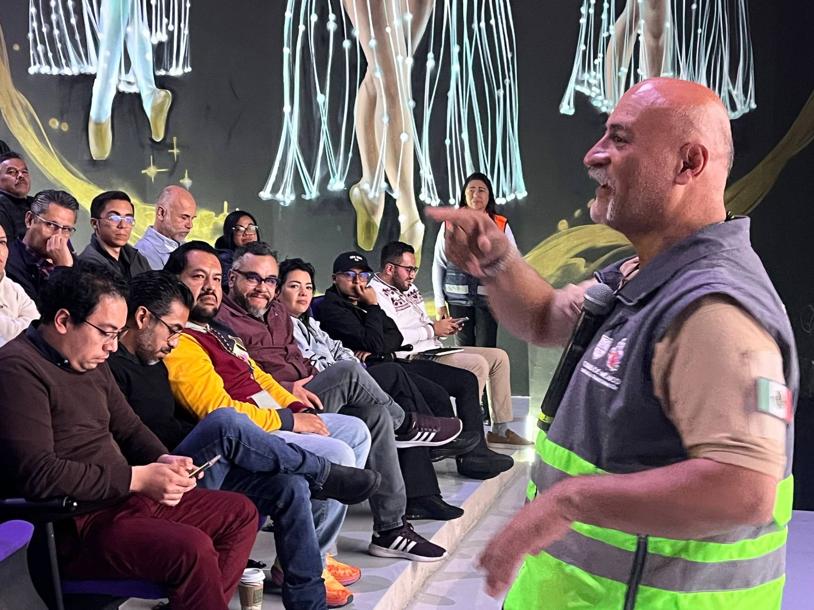 El día de hoy se llevó a cabo la primera capacitación a la estructura de la alcaldía con el “Sistema de Comando de Incidentes (SCI)” impartido por José Vázquez de la Secretaría de Gestión Integral de Riesgos y Protección Civil la Ciudad de México. FOTOS: Especial