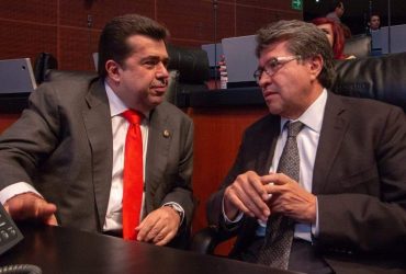 Si el diputado Pedro Haces se comporta como personaje que puede moverse en avión o helicóptero privados, celebrar su fiesta de cumpleaños en España o festejar con amigos en restaurante de suntuoso hotel de la Ciudad de México es porque posee recursos para hacerlo. FOTO: Especial