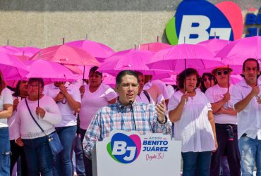 En el marco del Día Mundial de la Lucha contra el Cáncer de Mama, la alcaldía Benito Juárez realizó la jornada BJ Rosa por Amor a la Vida, en la cual, el alcalde Luis Mendoza destacó el compromiso que su administración tiene para generar acciones en beneficio de las mujeres que lamentablemente padecen esta enfermedad. FOTOS: Especial