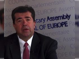 Al participar en la Asamblea Parlamentaria del Consejo de Europa (APCE) que se llevó a cabo en la ciudad de Estrasburgo, Francia, en el debate “Partidos Políticos y Democracia”, el diputado y coordinador de Operación Política del Grupo Parlamentario de Morena en la Cámara de Diputados, Pedro Haces Barba, dijo que “ninguna democracia puede entenderse sin la existencia de partidos políticos libres. FOTO: Especial