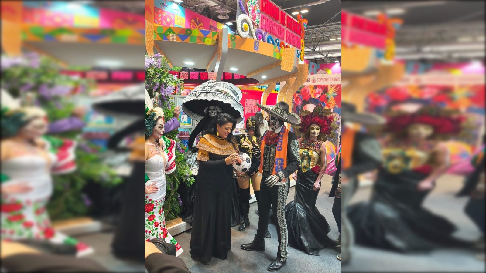 Pero nada. Al Gobierno de la Ciudad de México le interesó tan poco la difusión mundialista en la Fitur, que no consiguió patrocinadores –salvo un balón autografiado que llevaron– o aportó recursos presupuestarios para presentar atracciones especiales mundialistas. FOTO: Especial