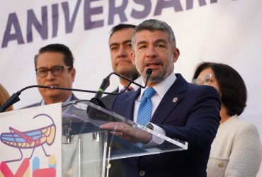 ¿A poco el alcalde sería capaz de dejar de mandar a esas embajadas al camión de la basura y se le ocurra una que otra obra en las banquetas frente a los inmuebles, nomás para molestar? FOTO: Especial