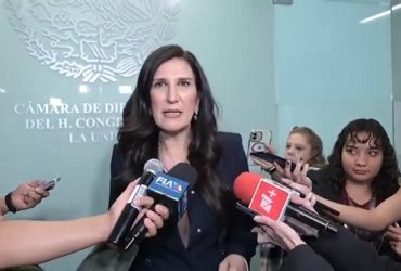 López Rabadán sostuvo que el Tribunal Electoral y el INE deben mantenerse libres de presiones políticas, pues son pilares de la vida democrática. Aseguró que la reforma electoral será un punto de quiebre que definirá si México quiere fortalecer su democracia o retroceder. FOTO: Especial