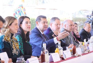 En su mensaje, el gobernador Alejandro Armenta Mier, subrayó que su administración está convencida de que con estos vuelos Puebla se convierte en un punto de conexión que permite acercarse a los migrantes de Nueva York, Los Ángeles y Houston, de cara a la nueva realidad económica y al Mundial 2026.