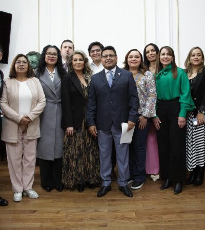 El diputado morenista Israel Moreno presentó una iniciativa para proteger a limitar a estudiantes de primaria y secundaria el uso de redes sociales en la escuela. Sin regateos, se sumó la diputada panista Laura Álvarez, quien trae iniciativas al respecto, más o menos en el mismo tenor. FOTO: Especial