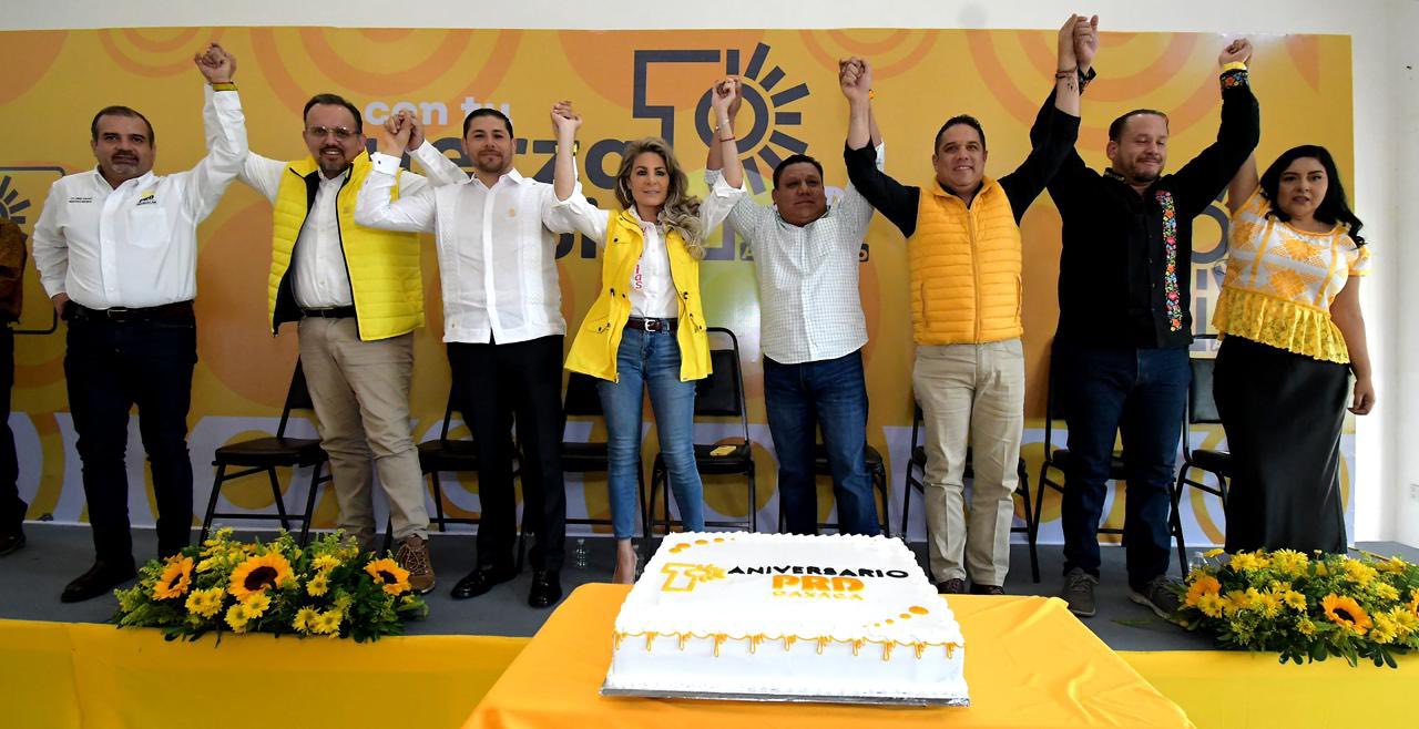 Tardó un año, pero se hizo justicia. Para efectos prácticos es definitivo: Nora Arias Contreras ha sido reconocida por el Tribunal Electoral de la Ciudad de México (TECDMX) como la presidenta del PRDCDMX, sentencia en la que le ordenan al Instituto Electoral de la Ciudad de México (IECM) que haga los trámites correspondientes en un plazo máximo de 10 días hábiles a partir de la notificación que debió ser este lunes. FOTO: Especial