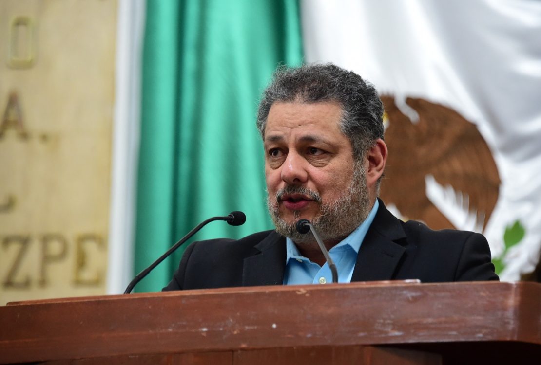 Para lograr espacios dignos de estancia y espera para familiares en los hospitales públicos de la Ciudad de México, así como incorporar el enfoque de cuidados en la atención en dichos espacios, el Congreso capitalino estudia una iniciativa para reformar los artículos 12, 16 y 44 de la Ley de Salud local, y adicionar el Artículo 47 Bis del mismo ordenamiento.