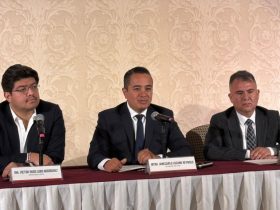 Víctor Hugo Lobo Rodríguez (izquierda); a la derecha Gerardo González, su "Juanito"