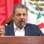 El diputado Ernesto Villarreal Cantú, coordinador del Grupo Parlamentario del Partido del Trabajo en el Congreso de la Ciudad de México III Legislatura, presentó una iniciativa para reformar el Artículo 12 de la Ley de Salud local con el propósito de reconocer el derecho de las personas en situación de dependencia a estar acompañadas por una persona cuidadora durante su hospitalización, así como regular su participación como co-auxiliar del equipo de salud. FOTO: Especial