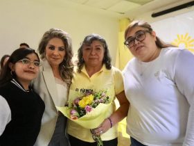 En la alcaldía Azcapotzalco, la dirigente perredista tomó protesta a Guadalupe Fonseca, como delegada presidenta del Comité del Sol Azteca en esa demarcación, así como a las secretarias integrantes de la dirigencia en dicho territorio.