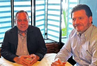 El presidente enterrador del PRD nacional, Jesús Zambrano, y el diputado federal de Morena, Víctor Hugo Lobo andan muy preocupados, pues nos dicen que pronto podrían enfrentar procesos por presuntas irregularidades que ha detectado la Auditoría Superior de la Ciudad de México (ASCDMX) a los gastos del PRD en la capital, entre 2022 y 2024. FOTO: Especial