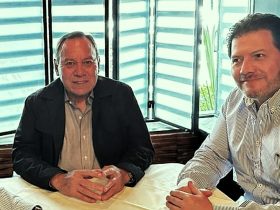 Jesús Zambrano, el enterrador del PRD nacional, y el diputado federal (marginado) de Morena, Víctor Hugo Lobo Román saben perfectamente que perdieron y fracasaron en sus pretensiones de quedarse a la mala con el PRD Ciudad de México, porque nunca tuvieron argumentos ni políticos, ni legales, y menos morales. FOTO: Especial