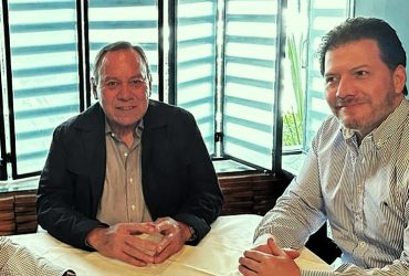 Jesús Zambrano, el enterrador del PRD nacional, y el diputado federal (marginado) de Morena, Víctor Hugo Lobo Román saben perfectamente que perdieron y fracasaron en sus pretensiones de quedarse a la mala con el PRD Ciudad de México, porque nunca tuvieron argumentos ni políticos, ni legales, y menos morales. FOTO: Especial