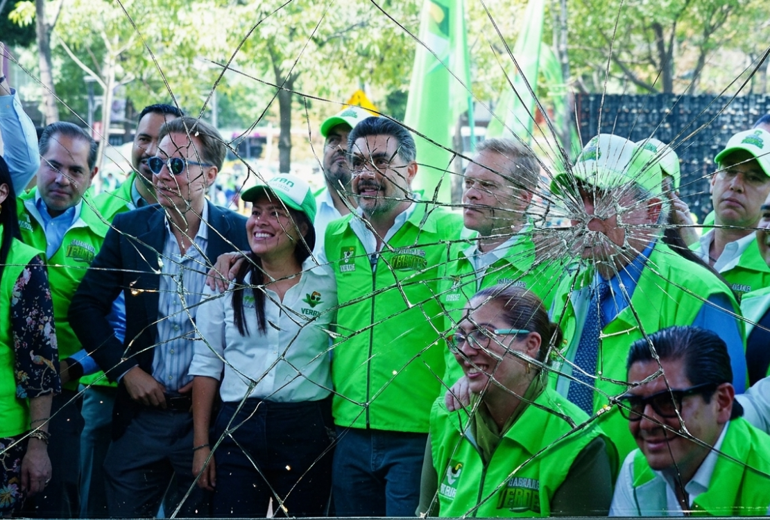 En realidad, es la desesperación de que con nada llaman la atención de la Jefatura de Gobierno. “Yo te terminé, no tu a mí”, acaso es el mensaje político que quiere enviar el PVEM, como para no sentirse despechado. Es de facto la ruptura del PVEM con Morena en la CDMX. No irán juntos en 2027. FOTO: Especial – Edición IA Gemini