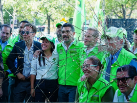 En realidad, es la desesperación de que con nada llaman la atención de la Jefatura de Gobierno. “Yo te terminé, no tu a mí”, acaso es el mensaje político que quiere enviar el PVEM, como para no sentirse despechado. Es de facto la ruptura del PVEM con Morena en la CDMX. No irán juntos en 2027. FOTO: Especial – Edición IA Gemini