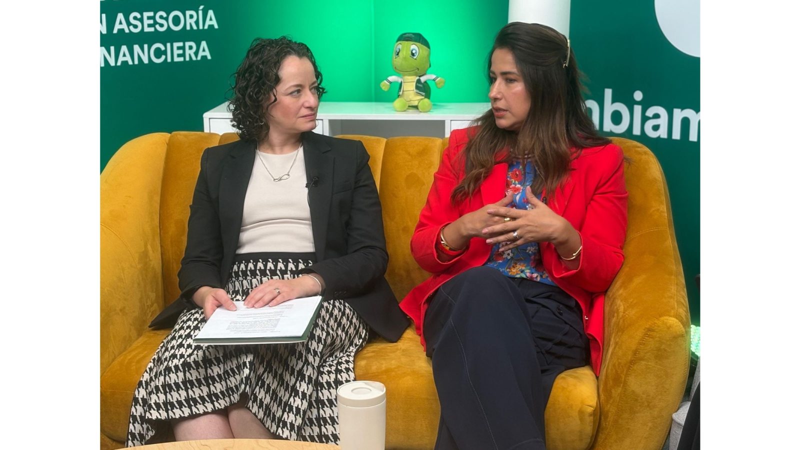 El avance de las mujeres en el sector financiero comienza a reflejarse en cifras concretas. En SOC, 4 de cada 10 franquicias son dirigidas por mujeres, mientras que más de 1,000 colaboradoras forman parte activa de su red en distintas posiciones, desde liderazgo hasta operación y administración.