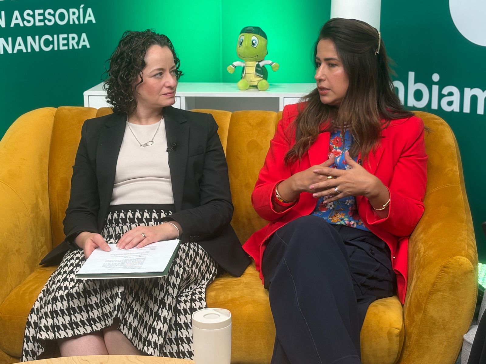 El avance de las mujeres en el sector financiero comienza a reflejarse en cifras concretas. En SOC, 4 de cada 10 franquicias son dirigidas por mujeres, mientras que más de 1,000 colaboradoras forman parte activa de su red en distintas posiciones, desde liderazgo hasta operación y administración.