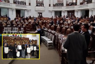 Pero hay tristes y lamentables excepciones, como el caso del Congreso de la Ciudad de México, donde no se les dio preferencia, a pesar de que ahí se crean las leyes. Este martes, en el Palacio de Donceles, los legisladores entregaron 84 medallas al Mérito en diferentes disciplinas, actividades profesionales y causas sociales. En total 13 diferentes áreas. FOTO: CDMX Magacín / Especial