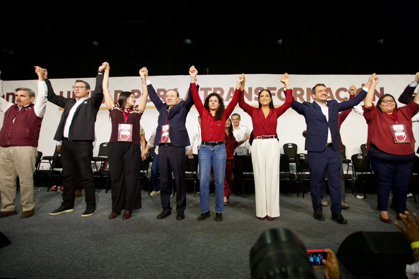 Bejarano no debería transitar hacia alguna candidatura, después de que el domingo Montiel –acaso la alumna más destacada de esa escuela de las ligas donde la especialidad son los asuntos pecuniarios– aseveró que van a cuidar que todos los candidatos que postulen el próximo año deben estar limpios.