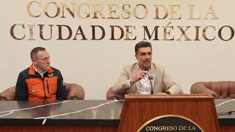 No sólo fue su idea, el verde Jesús Sesma también está apoyando. Desde la posición estratégica que ostenta como presidente del Congreso de la Ciudad de México está ayudando al director general del Metro, Adrián Rubalcava, a que se reúna con los grupos parlamentarios, supuestamente para beneficio de ese sistema de transporte. IMAGEN: Montaje con Gemini IA