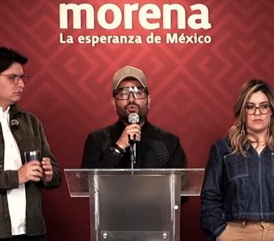 Resulta que Romo siempre se ocupa más de que le queden bonitas sus pancartas y cartulinas, de la estridencia y las frases majaderas, que de revisar de fondo lo que haya hecho mal o bien la administración de esa demarcación territorial, que no se resigna haber perdido en 2021. FOTOS: Especial